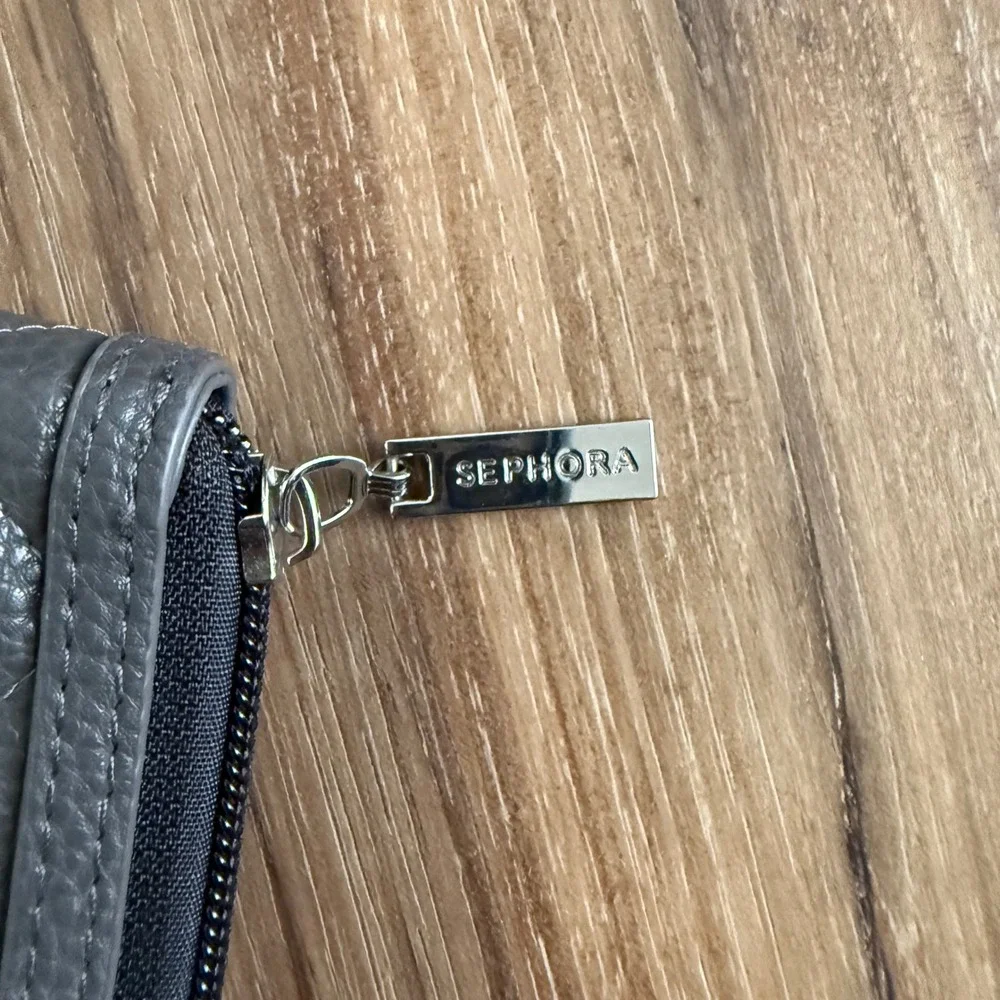 Sephora Quilted Grey Faux Leather Makeup Brush Travel‎ Organizer Case Zip Around